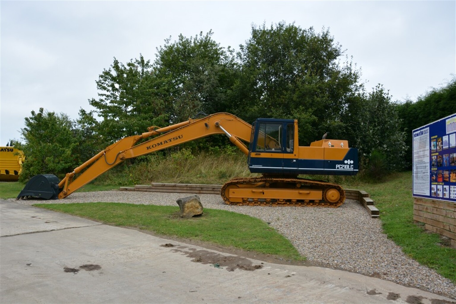 Digger Returns to Komatsu UK