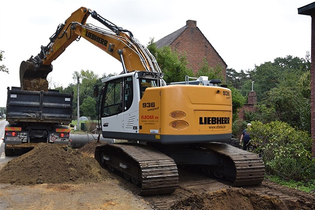 First Liebherr R 936 Compact crawler excavator delivered to Elboka