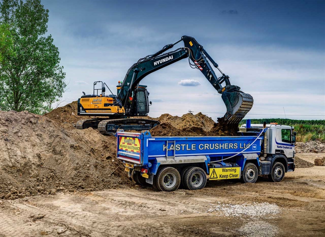 Hyundai HX220AL for Kastle Crushers