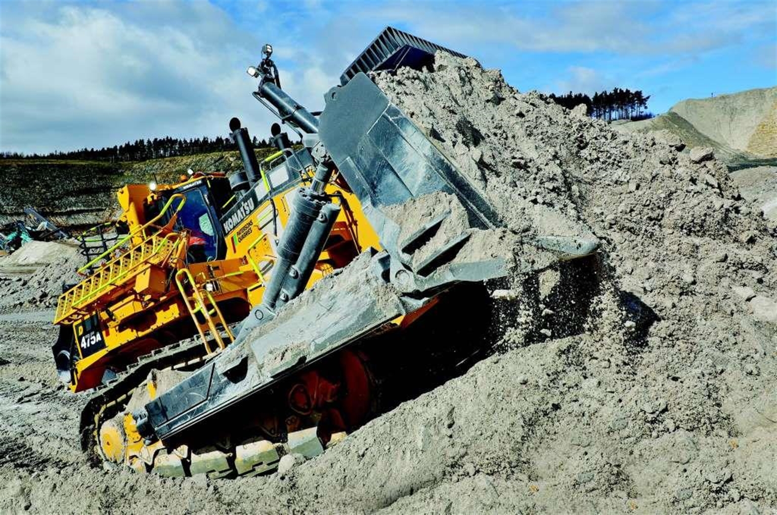 Komatsu D475A-8 earns its keep