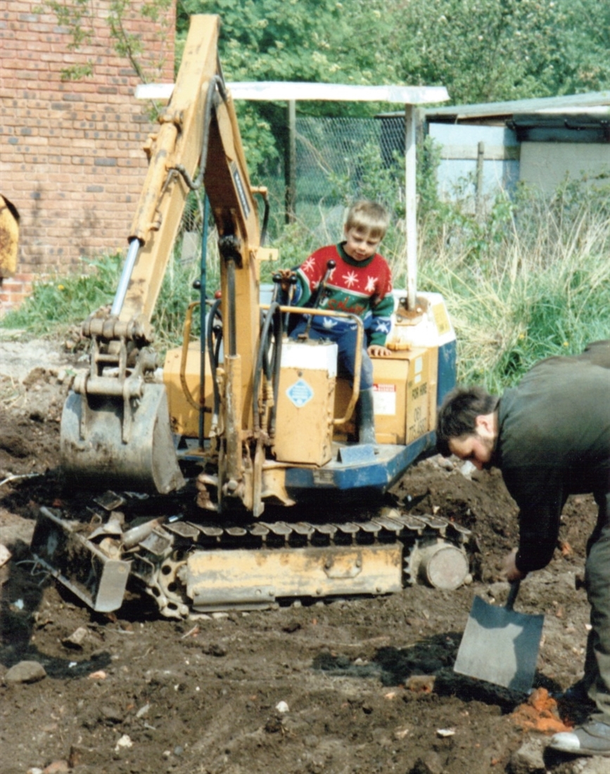 Plant & Demolition man strikes out on his own with Komatsu PC290-8