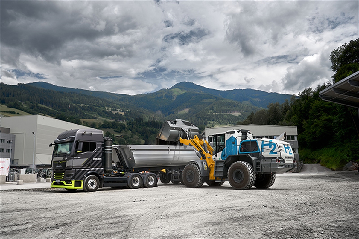 Liebherr debuts wheel loader with hydrogen engine