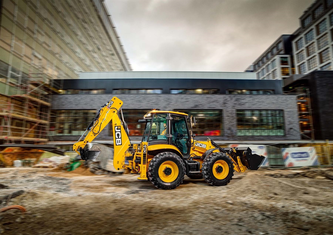 Scottish debut for new JCB 4CX DualDrive