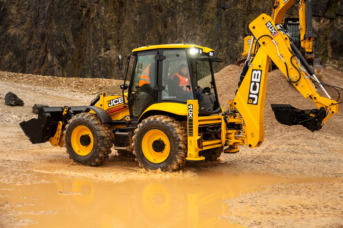 Lord Muck gets Hands On with the JCB Backhoe Loader