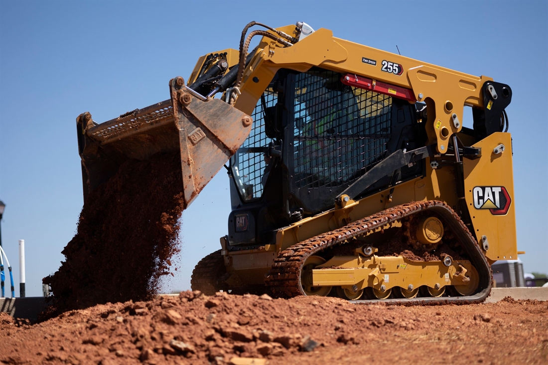 Cats Latest Compact Track Loader Impresses Aussie End User