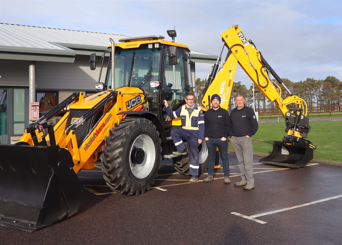 JCB 4CX Impresses Scottish Owner & Operator Alike