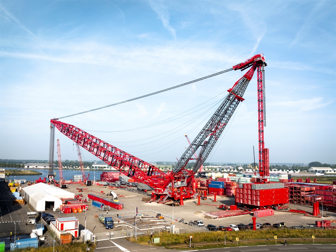 Mammoet launches worlds strongest land-based crane