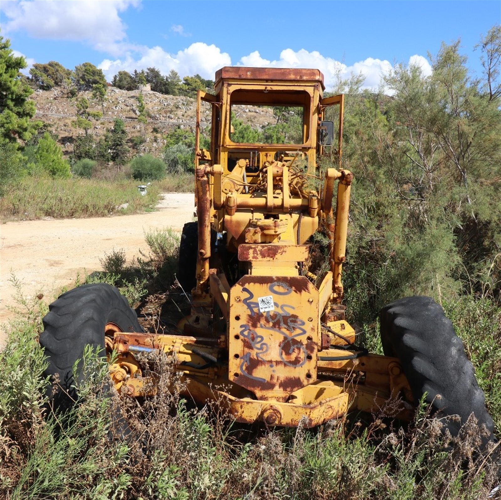 Rare Motor Grader Rusting in Peace