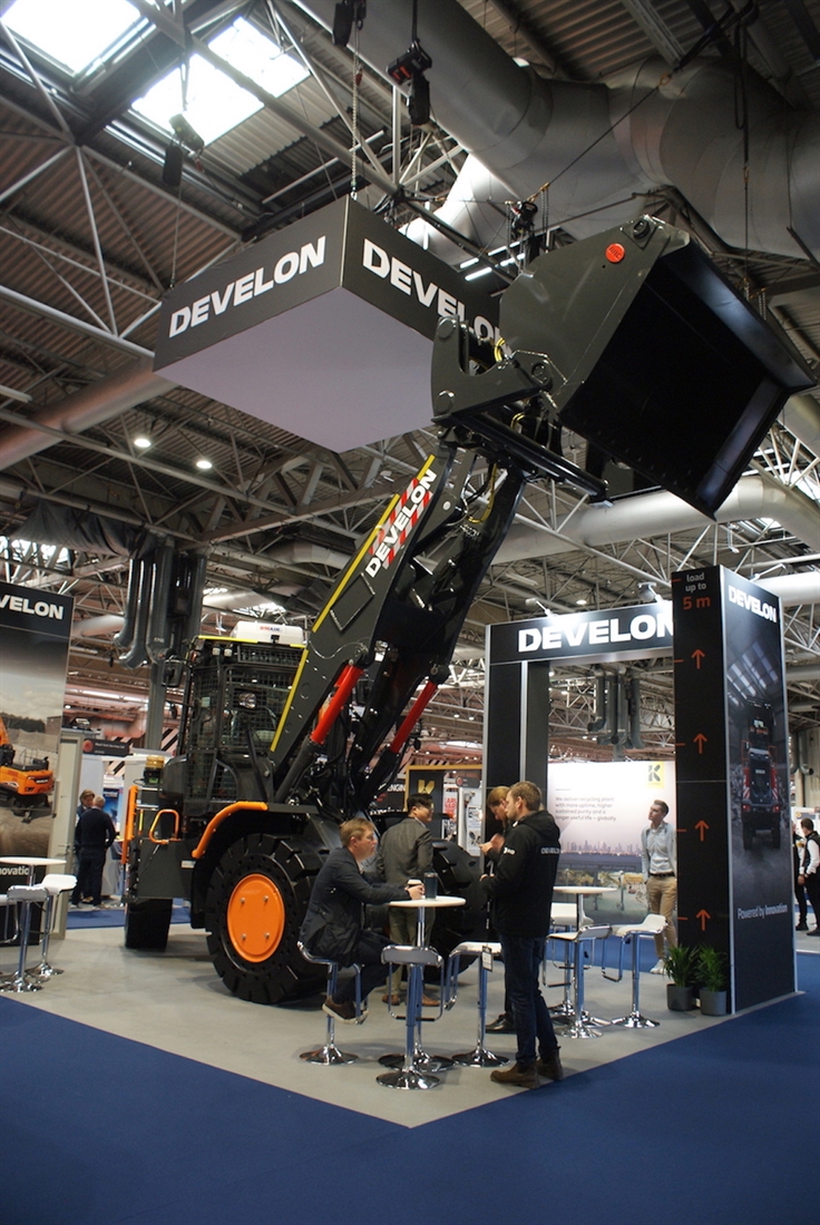 New Develon wheel loader for waste handling work