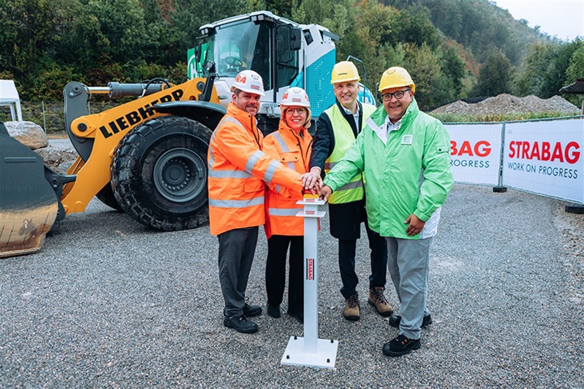 Liebherr and STRABAG test hydrogen wheel loader