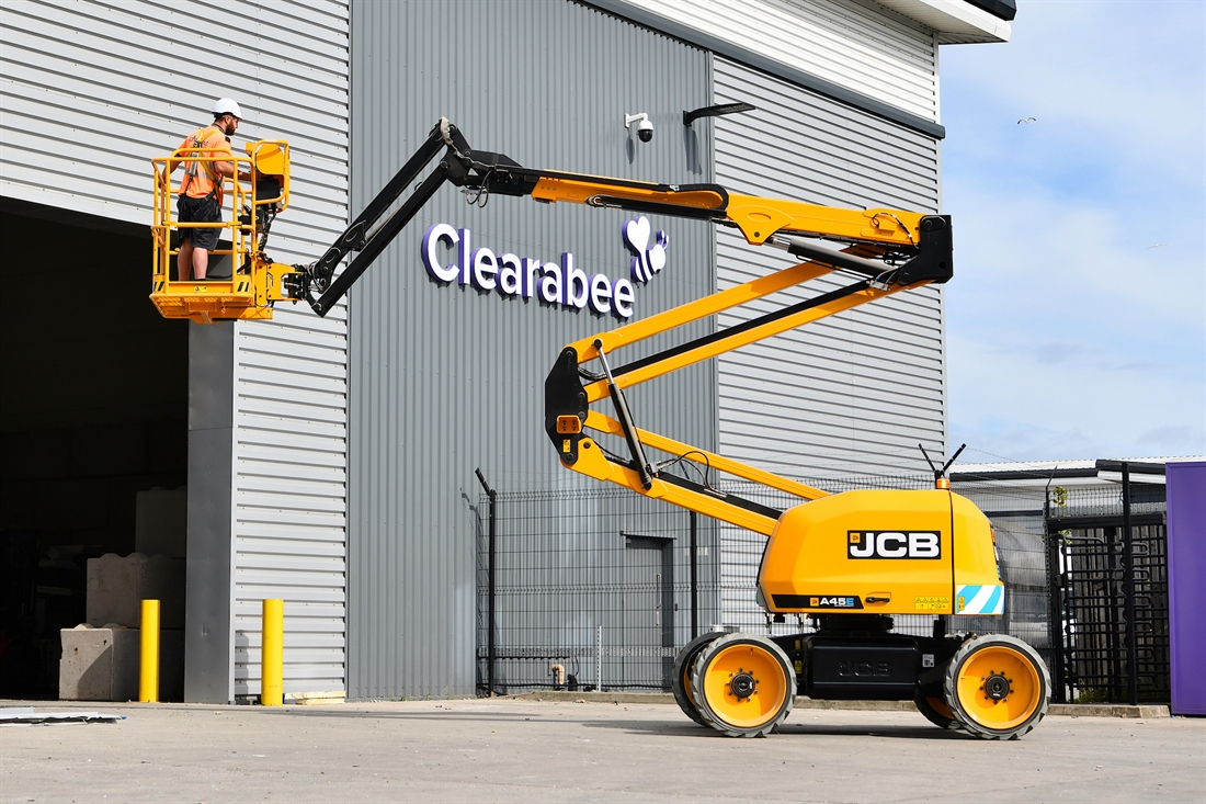 Clearabee wastes no time buying UKs first JCB electric boom