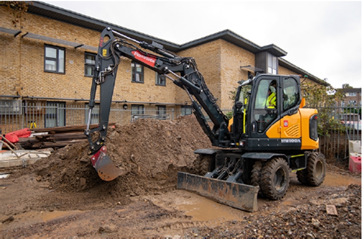 Plantforce takes UKs first HW100A wheeled excavator