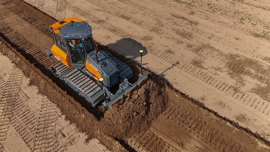 Develon and Leica Geosystems expand 3D machine control options for DD130-7 dozer