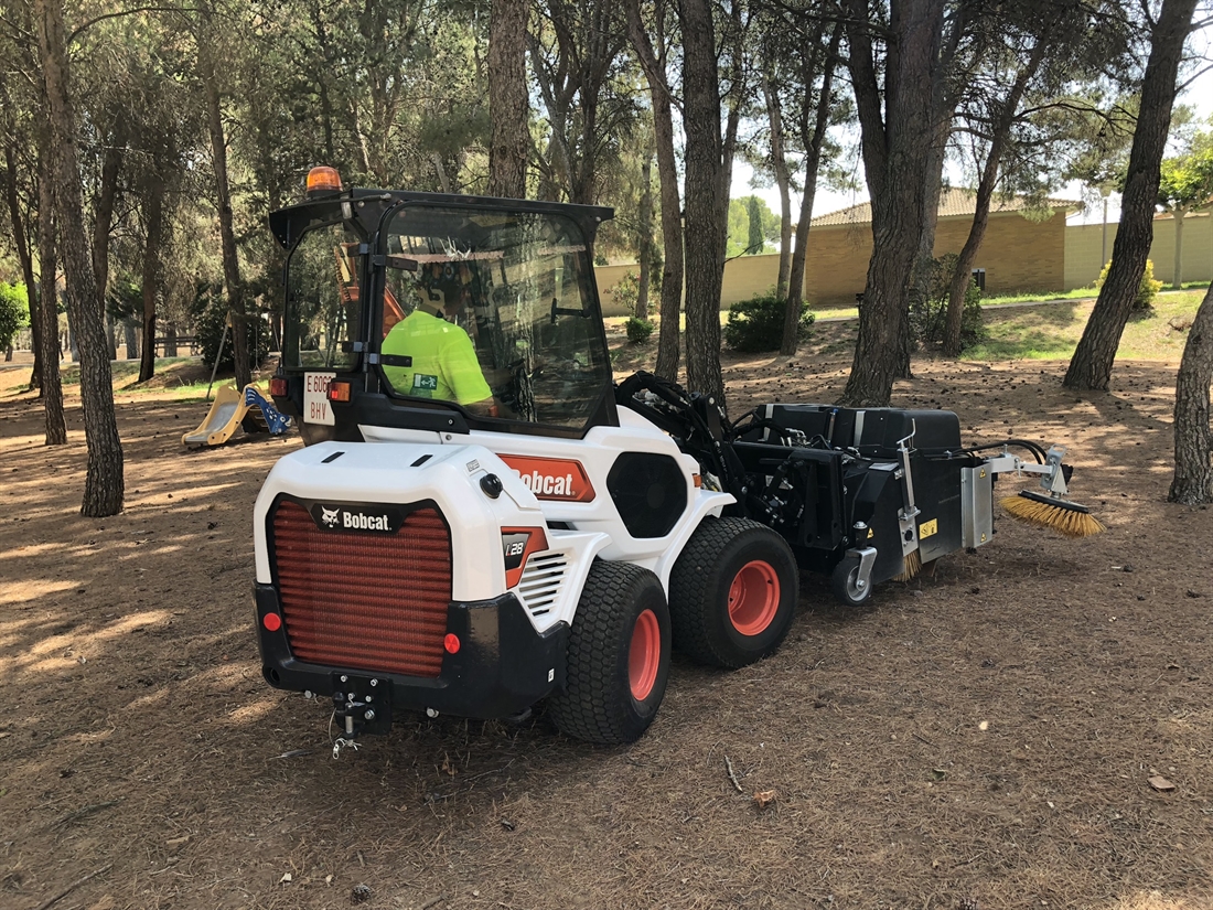 Bobcat L28 articulated loader mechanising manual work