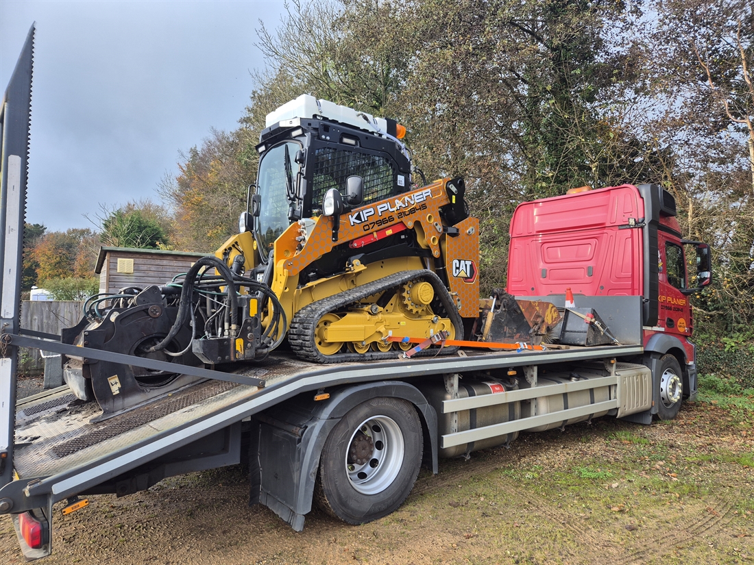 Finning delivers UKs first new Cat 255 compact track loaders