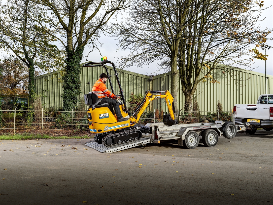 Electric JCB micro to make mighty impact at EHS